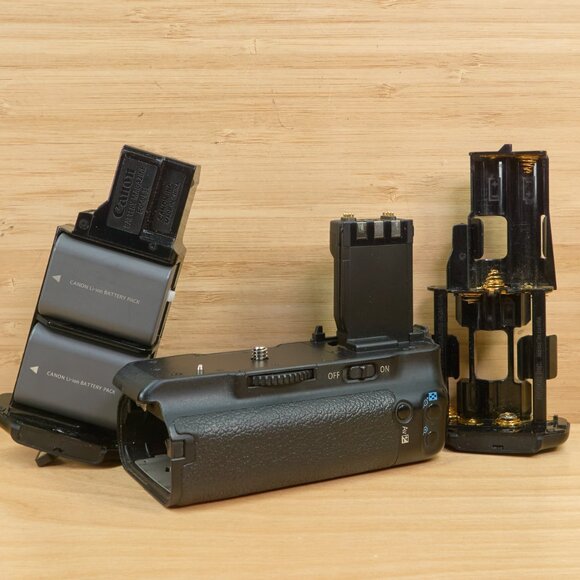 Canon EOS Rebel XTi (400D) Digital 10.1 MP Camera, w/ 18-55mm Lens, Battery Grip - Picture 8 of 11